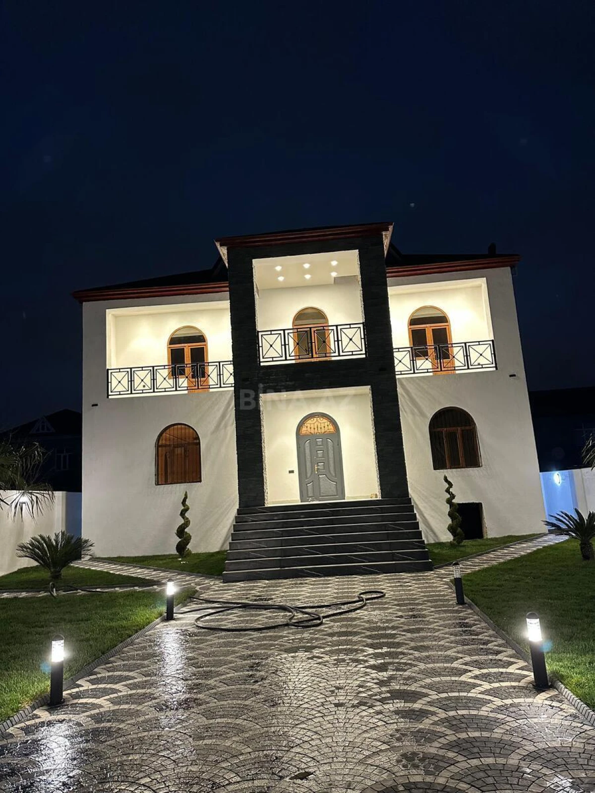Satılır 6 otaqlı həyət evi 300 m²