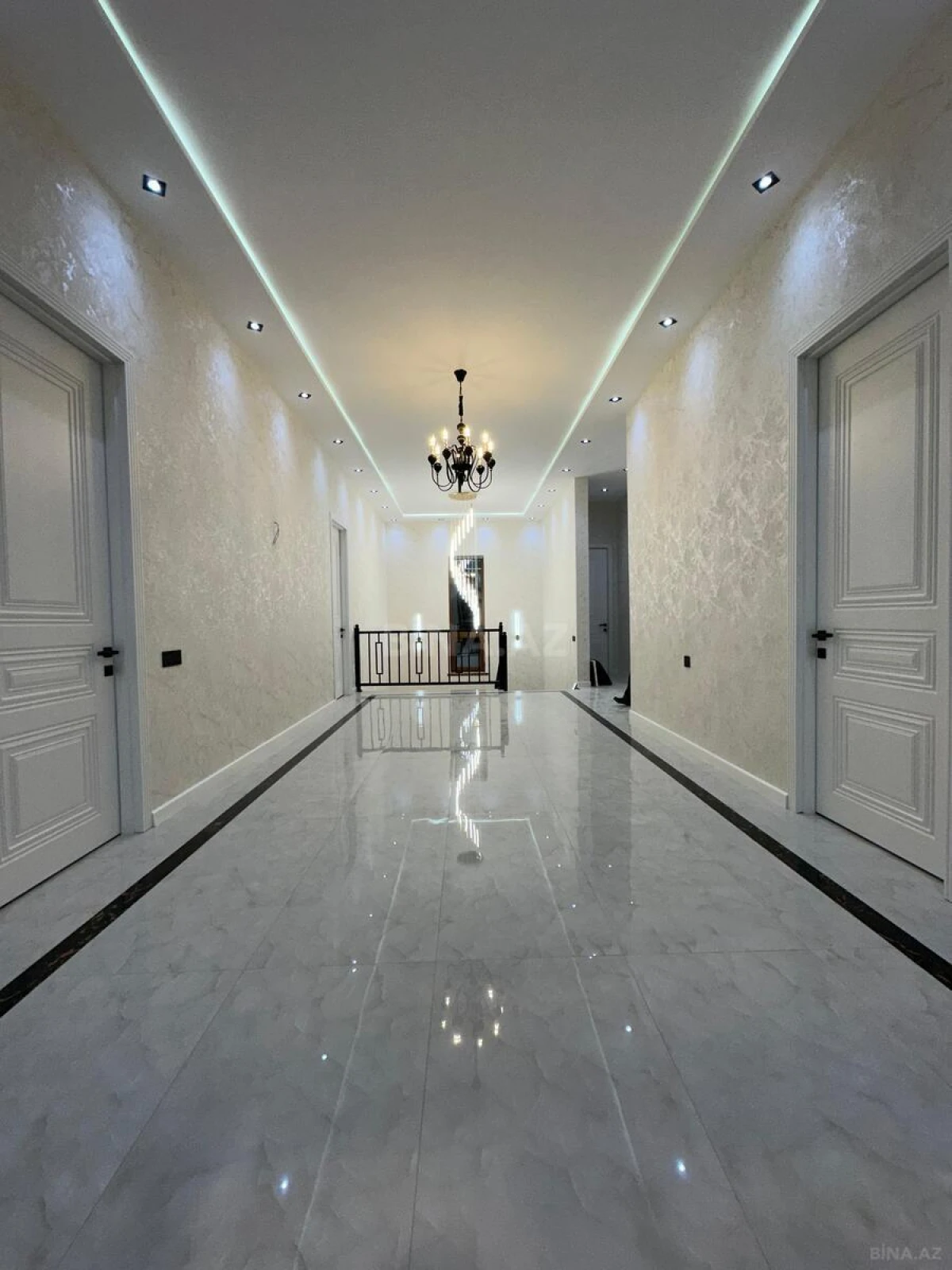 Satılır 6 otaqlı həyət evi 300 m²