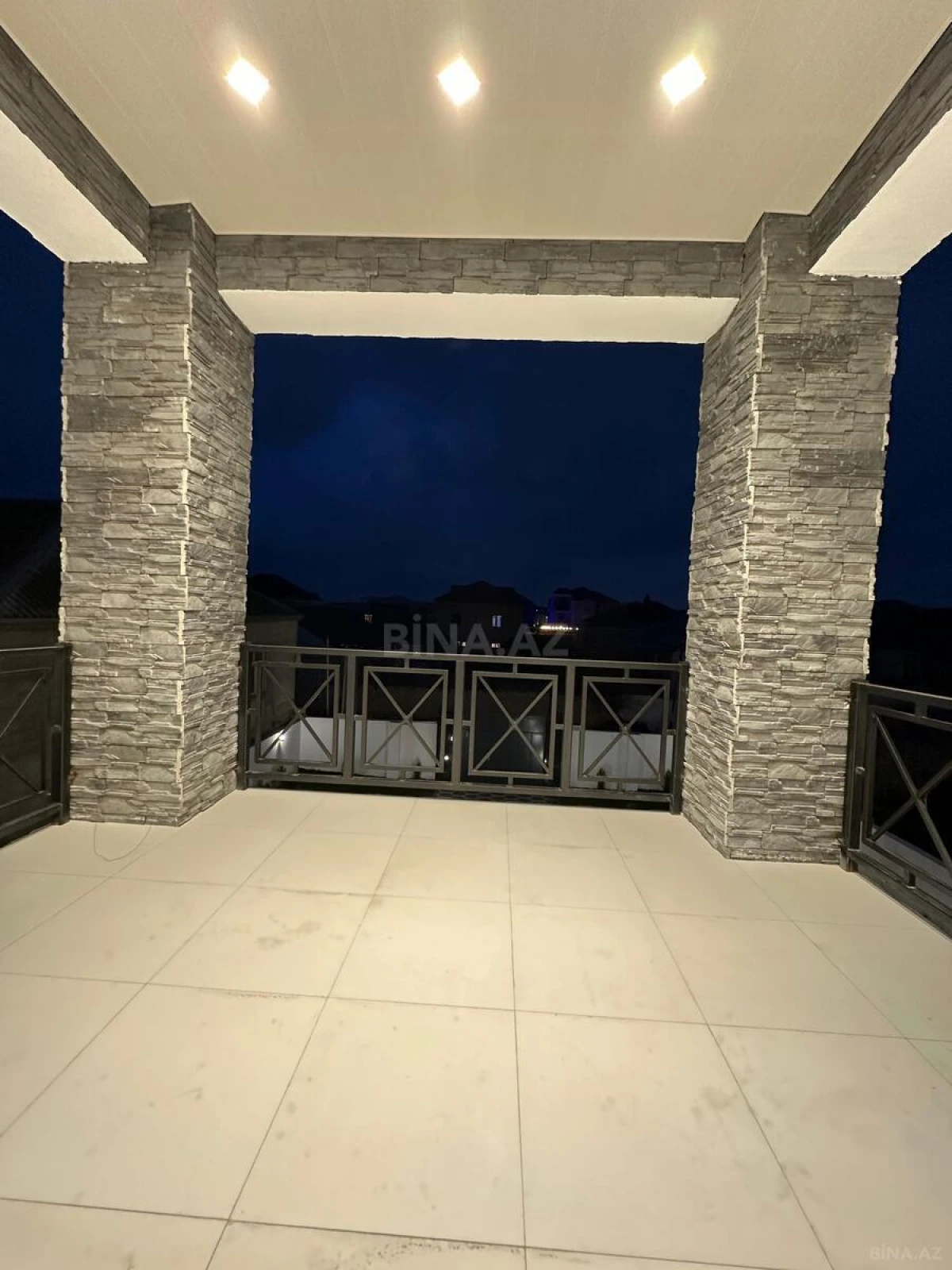 Satılır 6 otaqlı həyət evi 300 m²