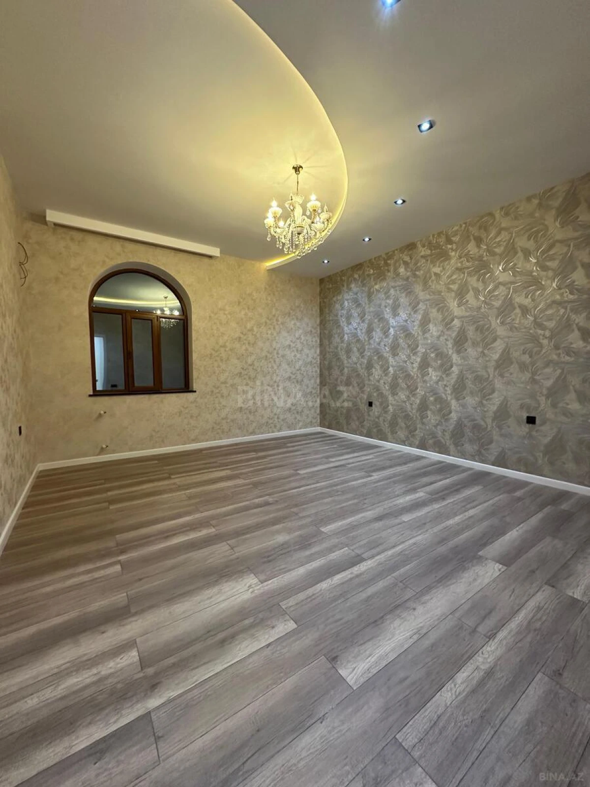 Satılır 6 otaqlı həyət evi 300 m²