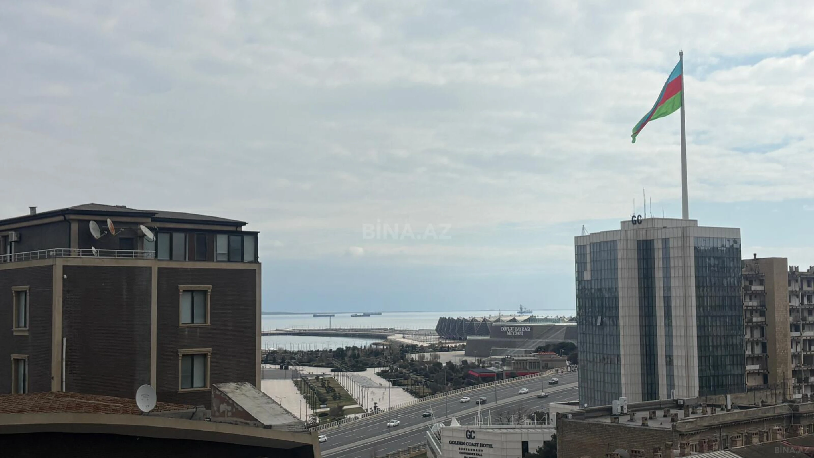 Satılır 3 otaqlı mənzil 169 m²