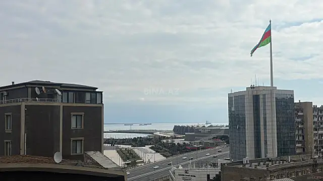 Satılır 3 otaqlı mənzil 169 m²