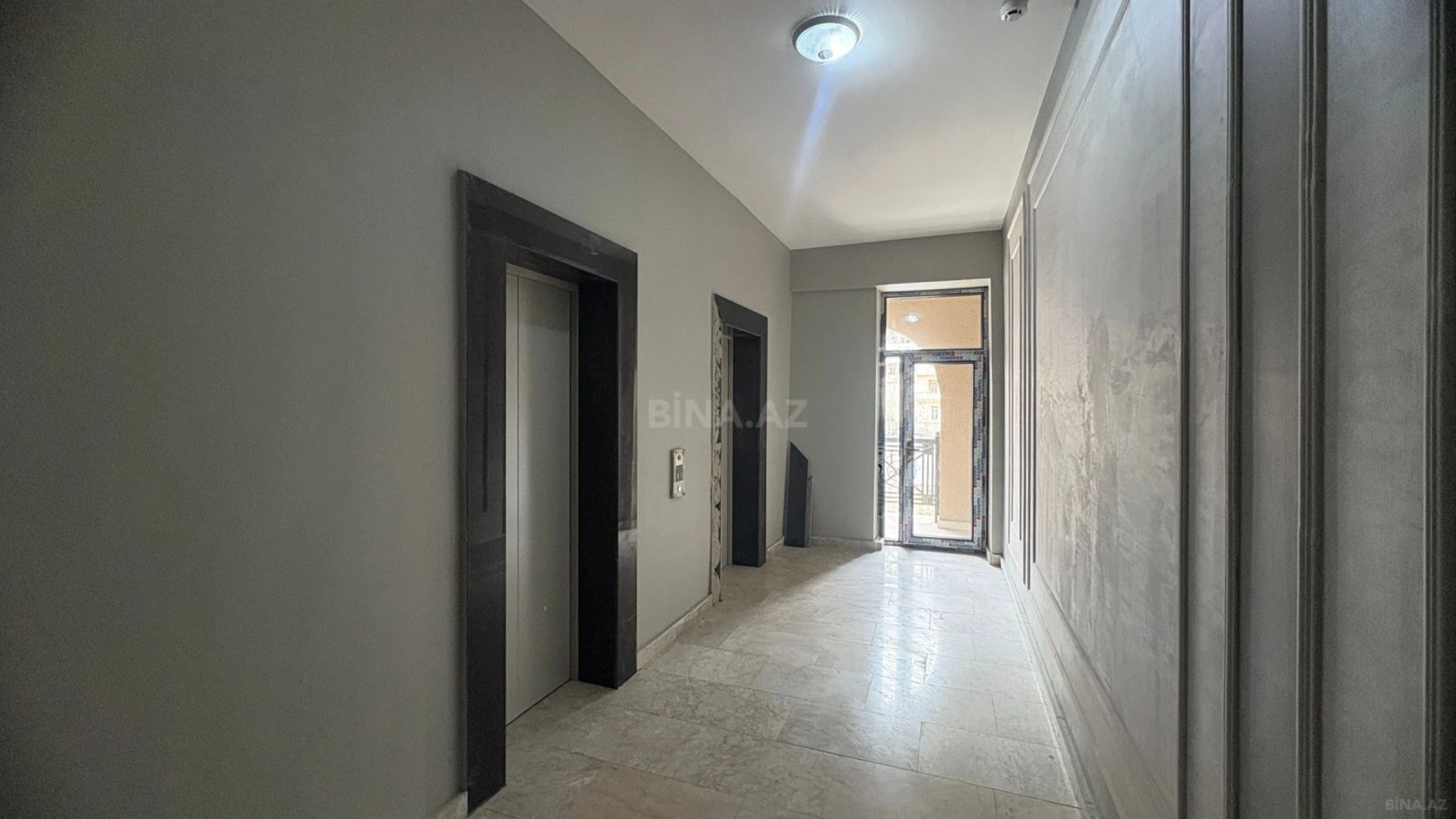 Satılır 3 otaqlı mənzil 169 m²