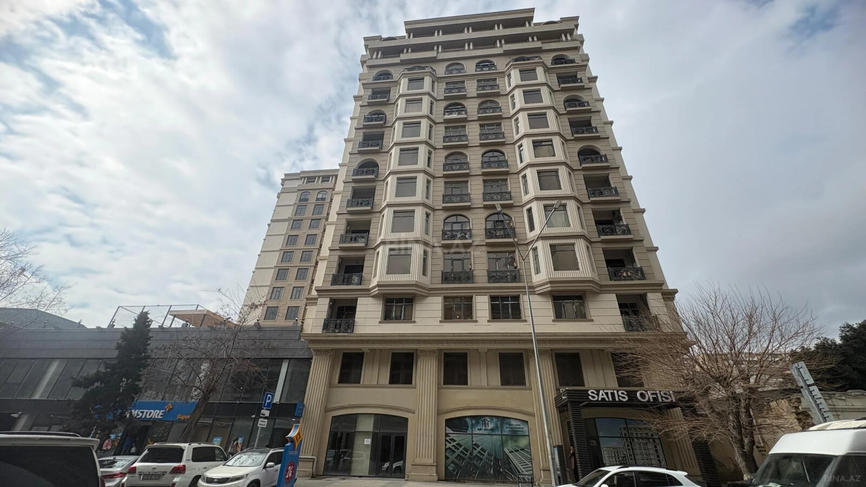 Satılır 3 otaqlı mənzil 169 m²
