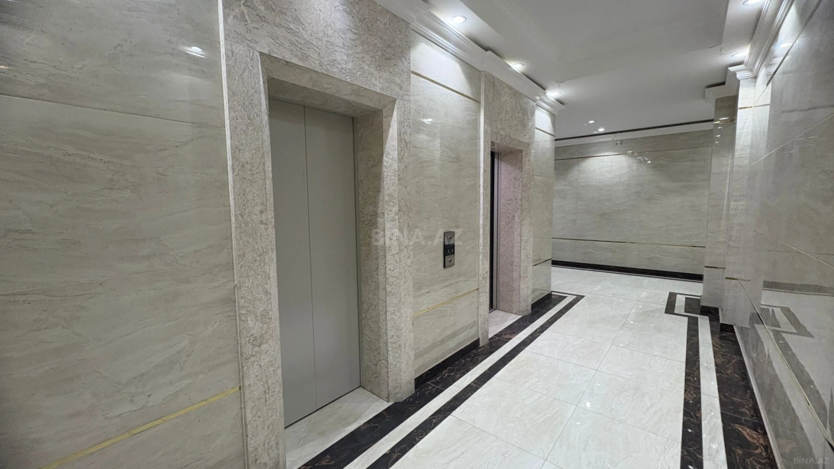 Satılır 3 otaqlı mənzil 169 m²