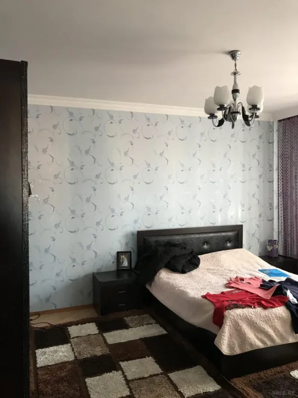 Satılır 4 otaqlı həyət evi 240 m²