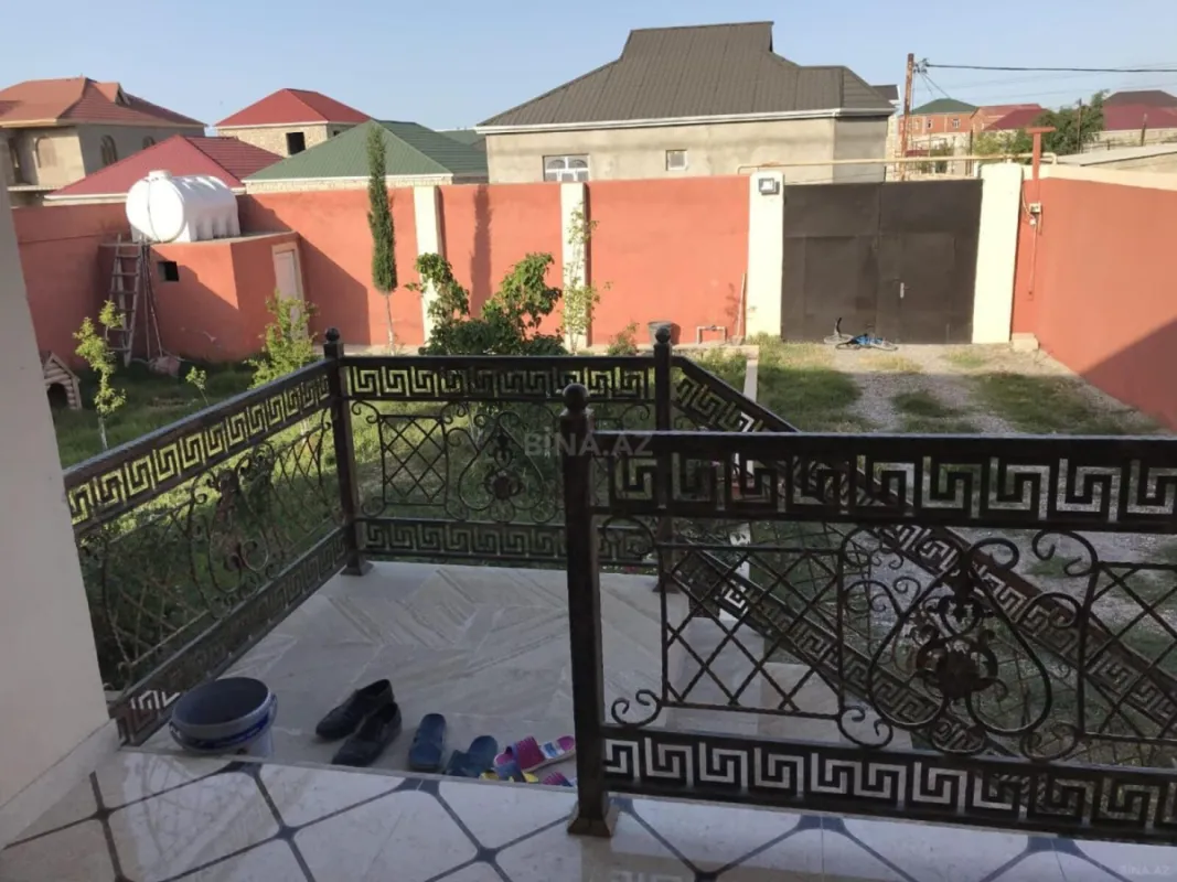 Satılır 4 otaqlı həyət evi 240 m²