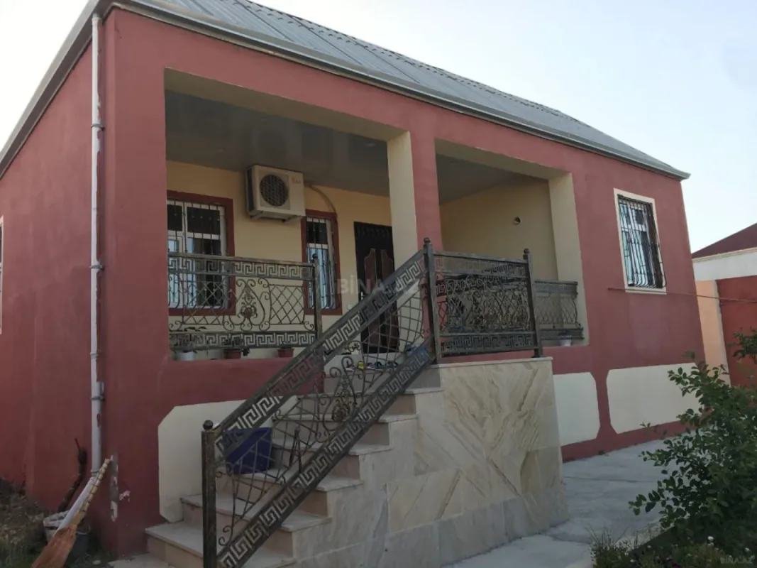 Satılır 4 otaqlı həyət evi 240 m²