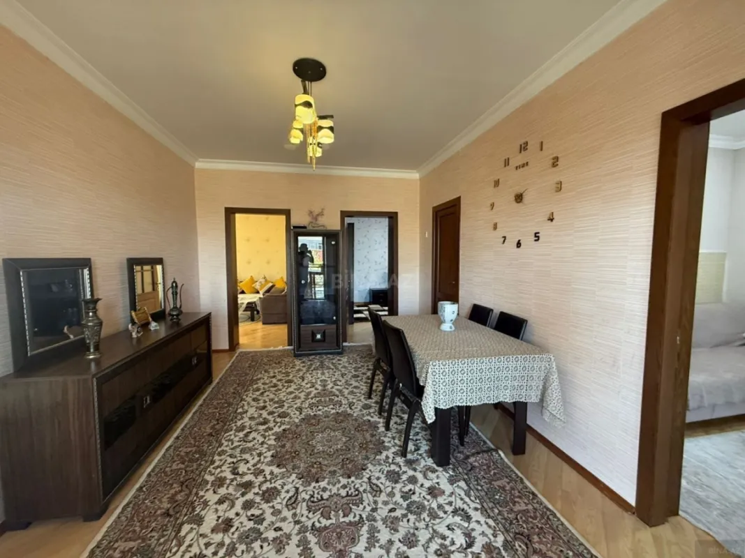 Satılır 4 otaqlı həyət evi 240 m²