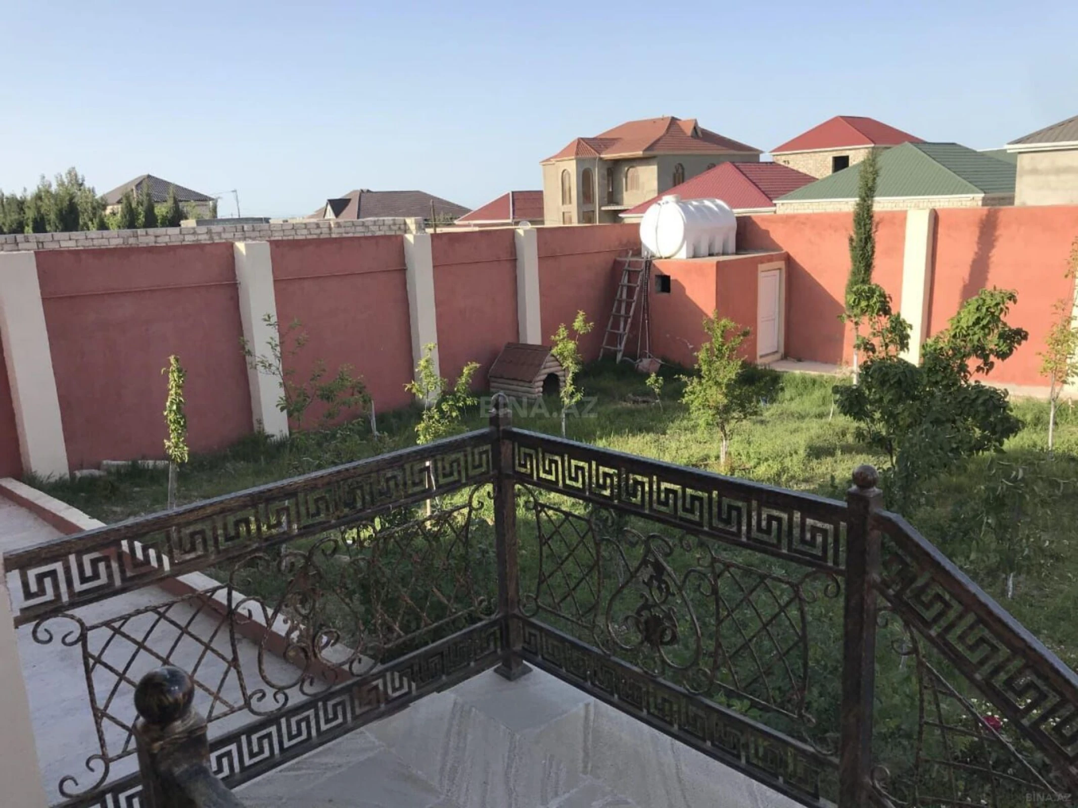 Satılır 4 otaqlı həyət evi 240 m²