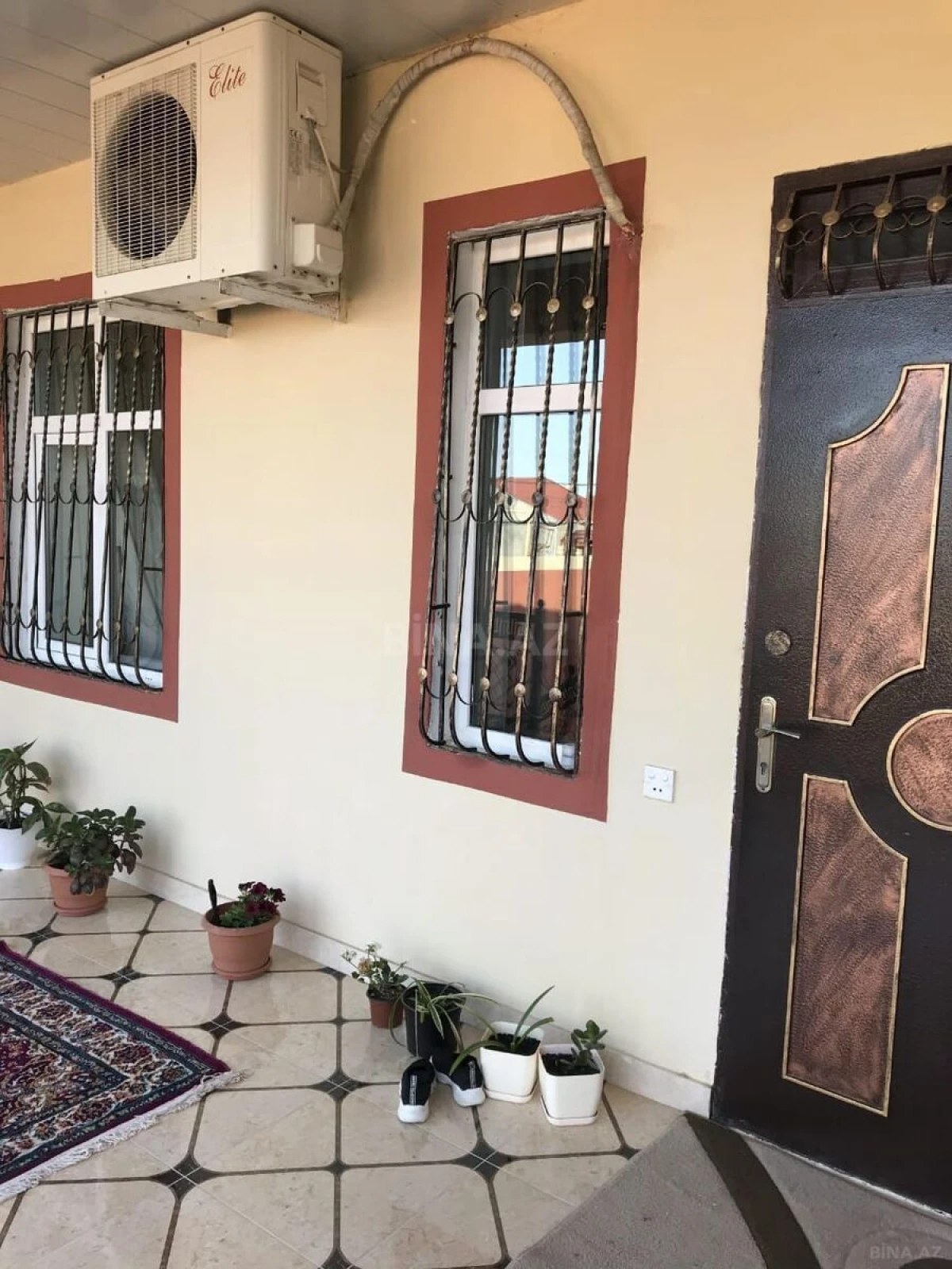 Satılır 4 otaqlı həyət evi 240 m²