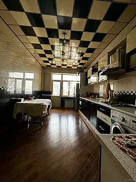 Kirayə verilir 2 otaqlı mənzil 93 m²