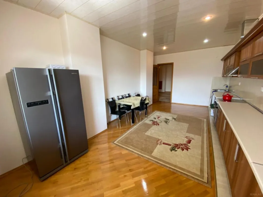 Satılır 3 otaqlı mənzil 190 m²