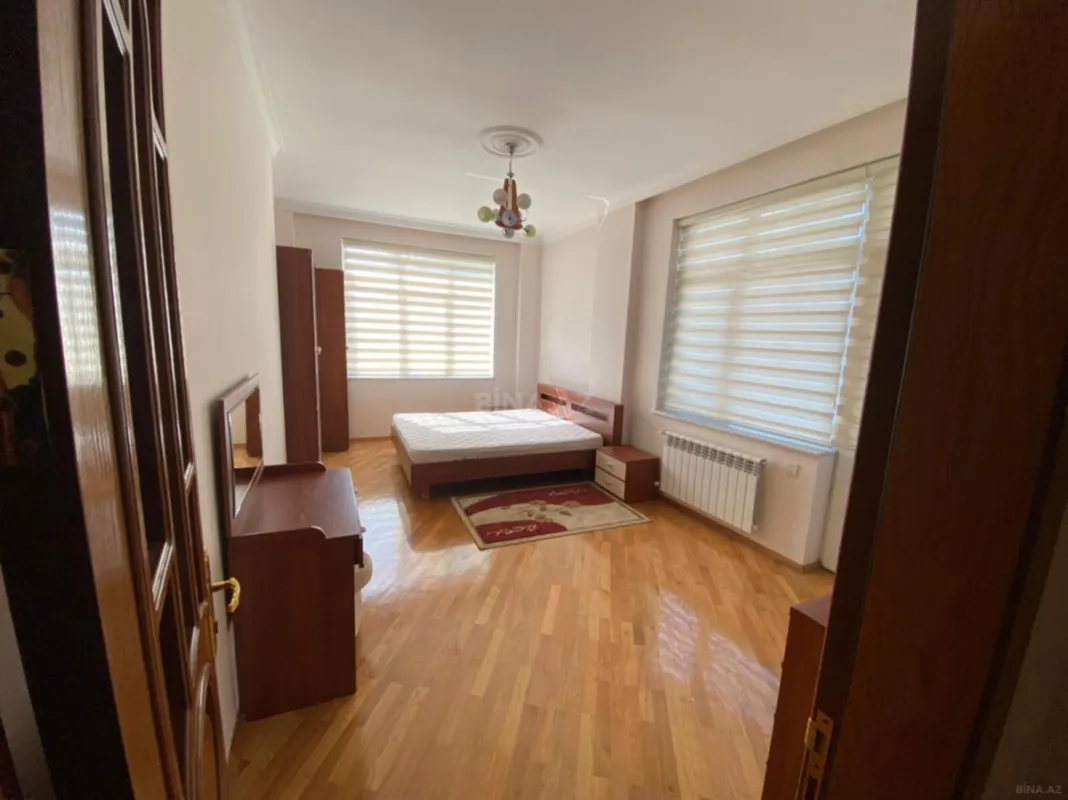 Satılır 3 otaqlı mənzil 190 m²