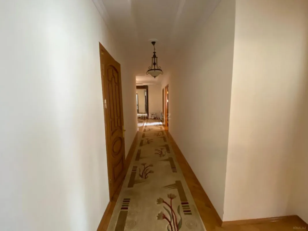 Satılır 3 otaqlı mənzil 190 m²