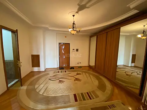 Satılır 3 otaqlı mənzil 190 m²