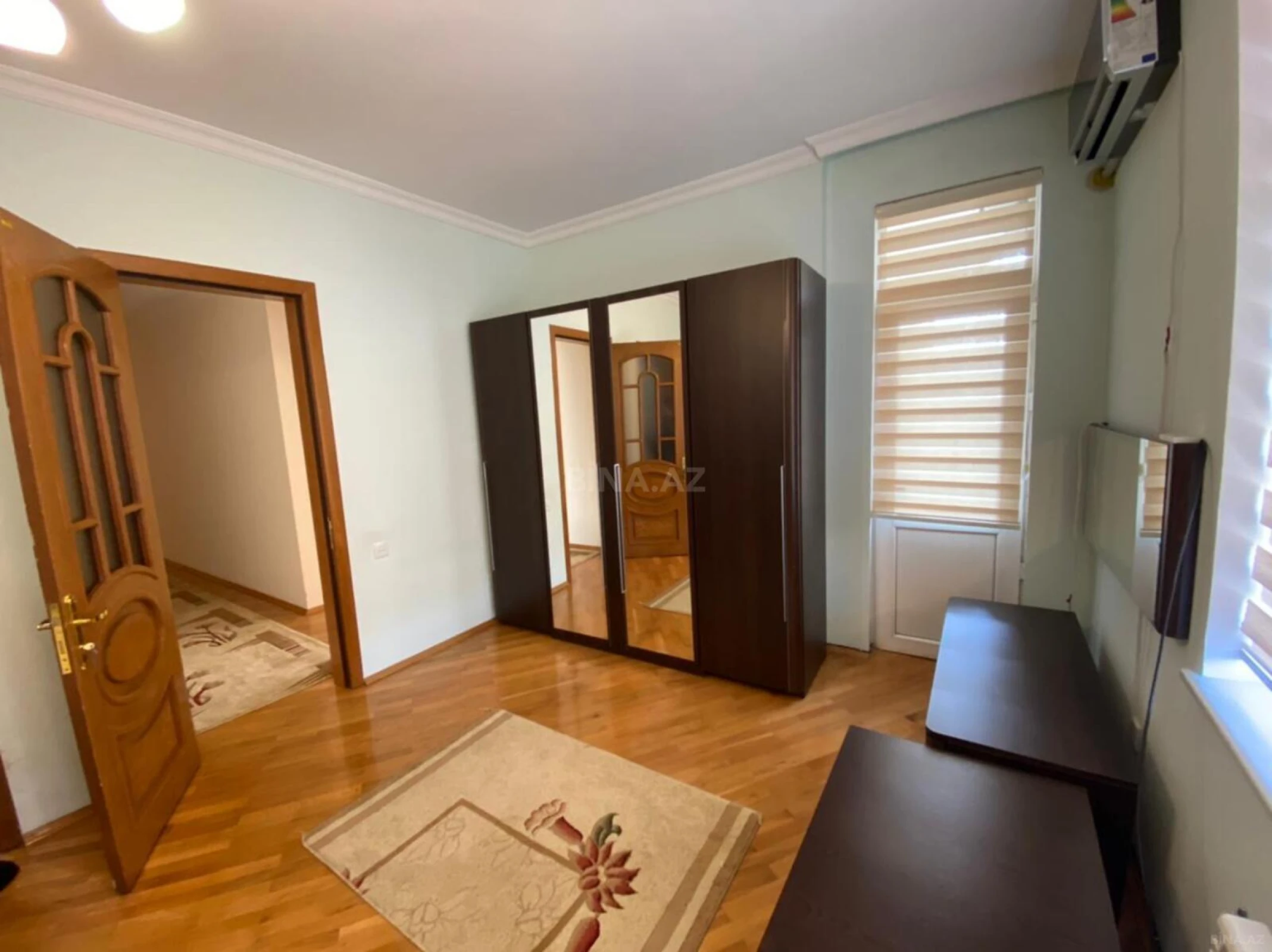 Satılır 3 otaqlı mənzil 190 m²