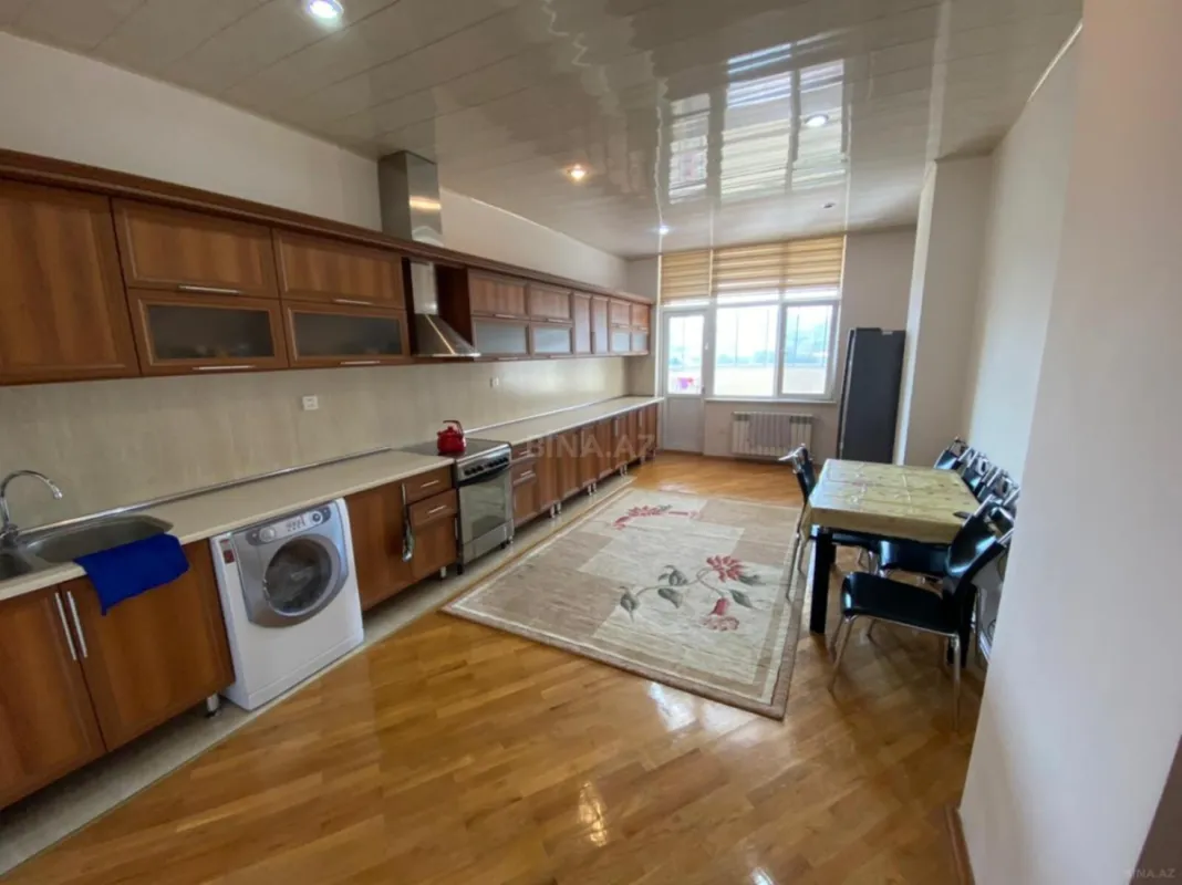 Satılır 3 otaqlı mənzil 190 m²