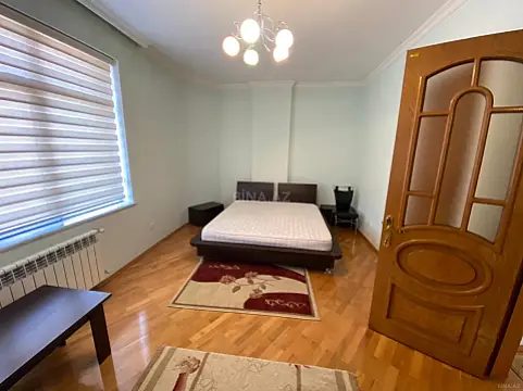 Satılır 3 otaqlı mənzil 190 m²