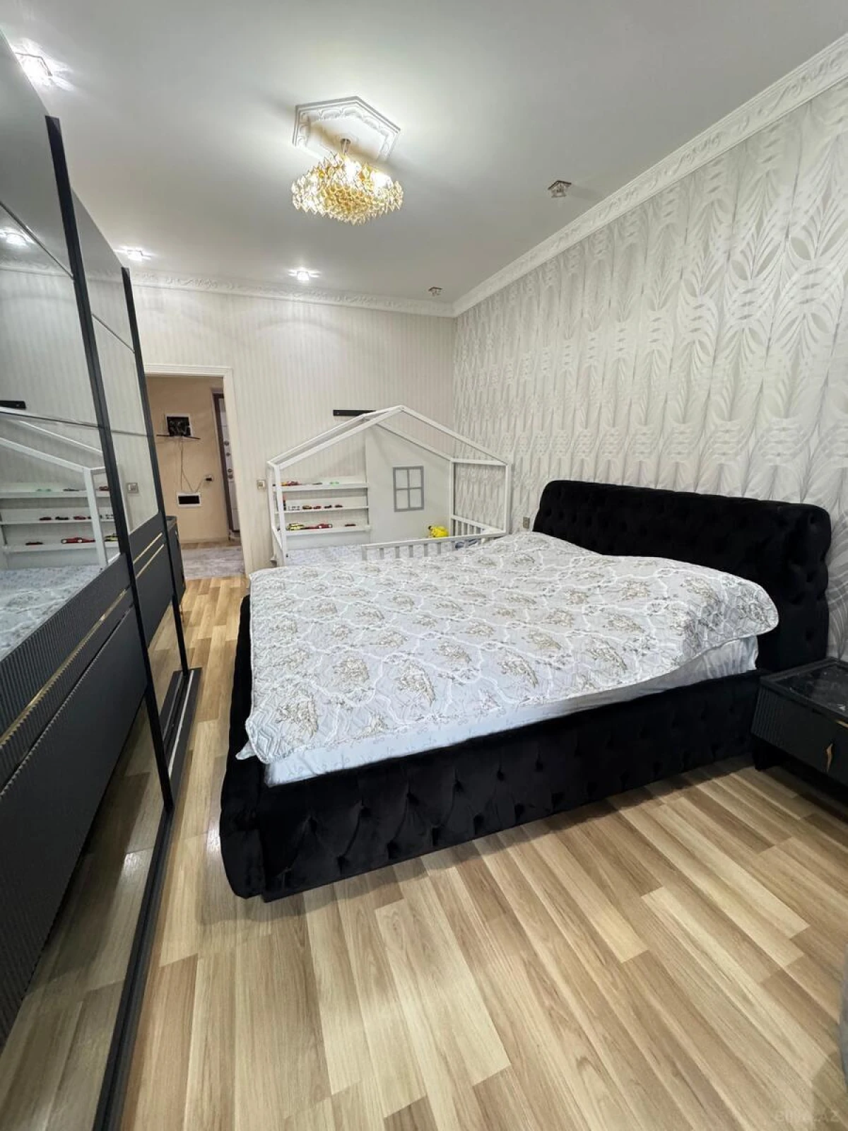 Satılır 2 otaqlı mənzil 100 m²
