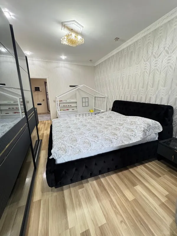 Satılır 2 otaqlı mənzil 100 m²