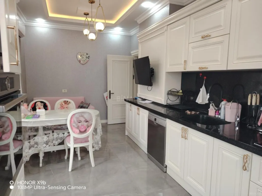 Kirayə verilir 2 otaqlı mənzil 120 m²