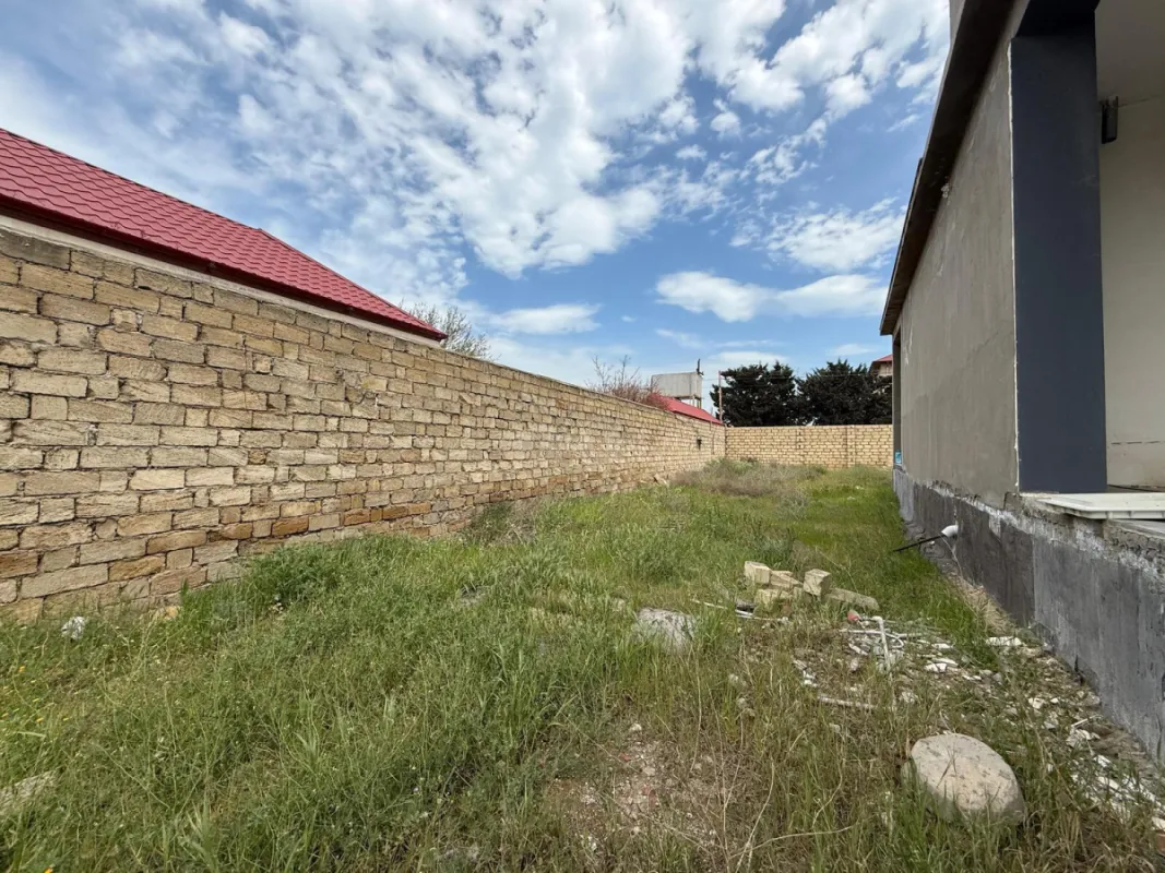 Satılır 10 otaqlı həyət evi 550 m²