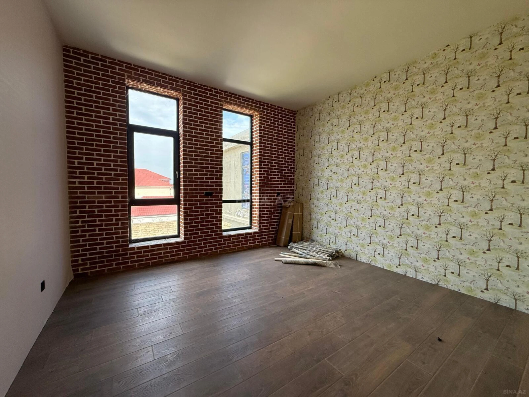 Satılır 10 otaqlı həyət evi 550 m²