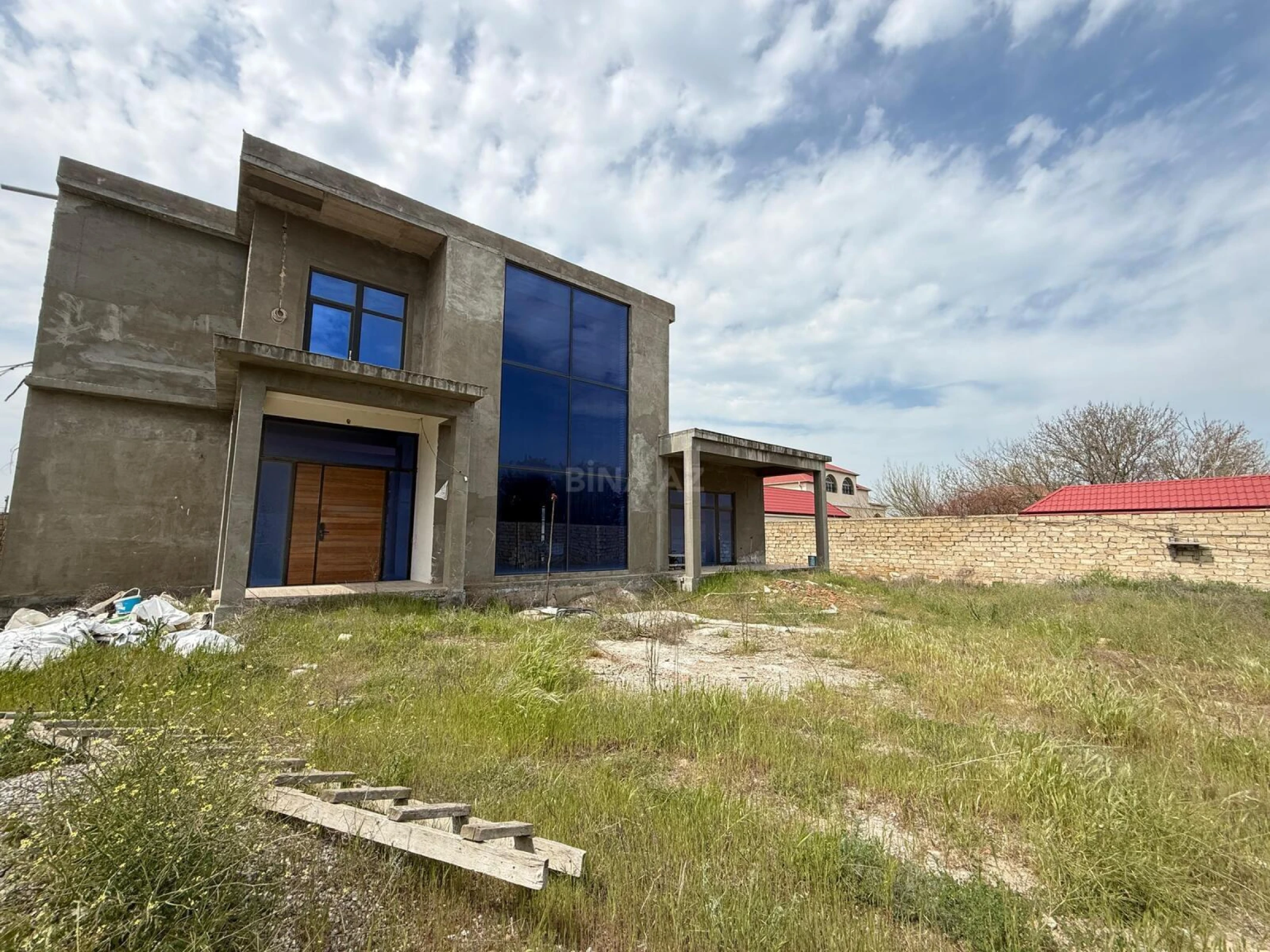 Satılır 10 otaqlı həyət evi 550 m²