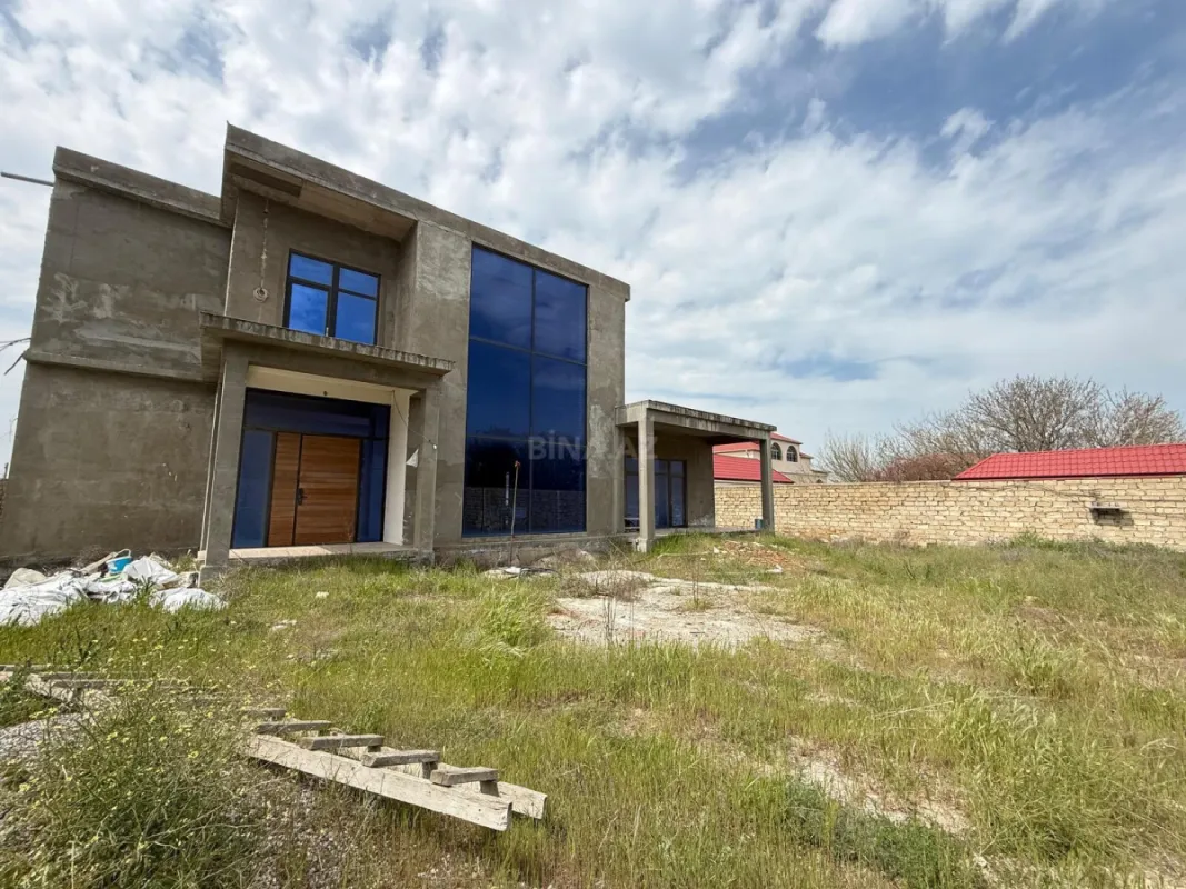Satılır 10 otaqlı həyət evi 550 m²