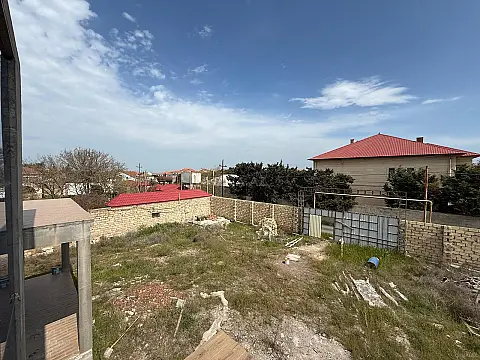 Satılır 10 otaqlı həyət evi 550 m²