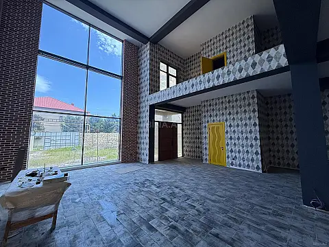 Satılır 10 otaqlı həyət evi 550 m²