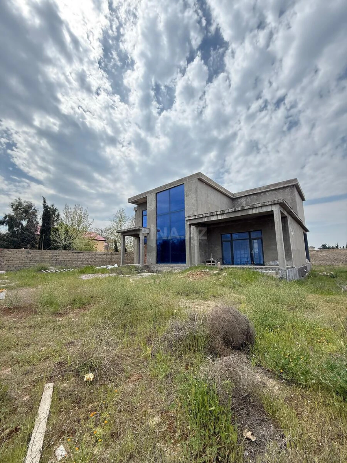 Satılır 10 otaqlı həyət evi 550 m²