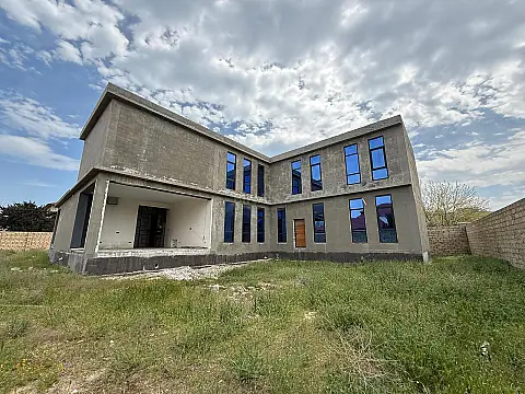 Satılır 10 otaqlı həyət evi 550 m²