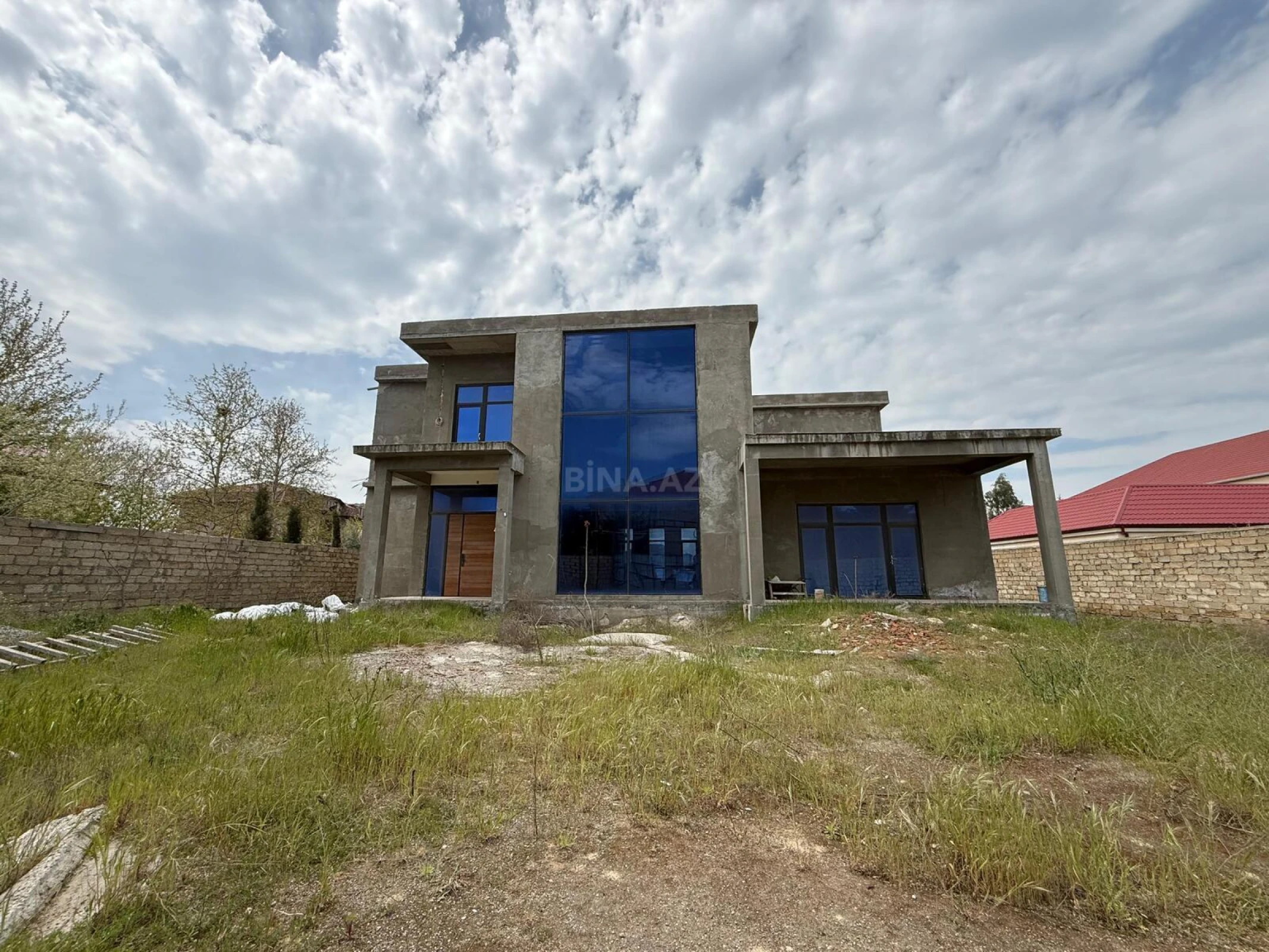 Satılır 10 otaqlı həyət evi 550 m²