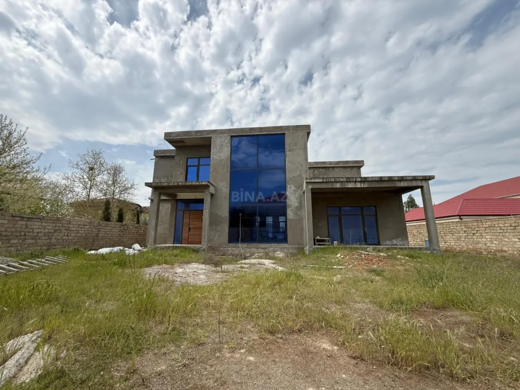 Satılır 10 otaqlı həyət evi 550 m²