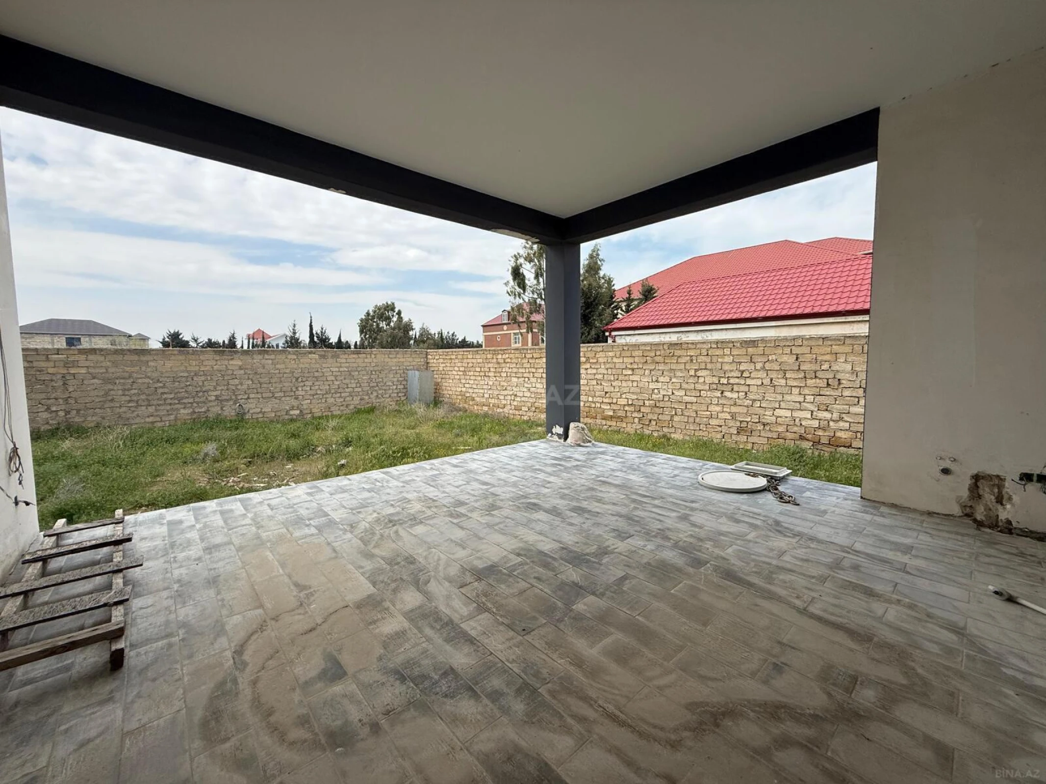 Satılır 10 otaqlı həyət evi 550 m²