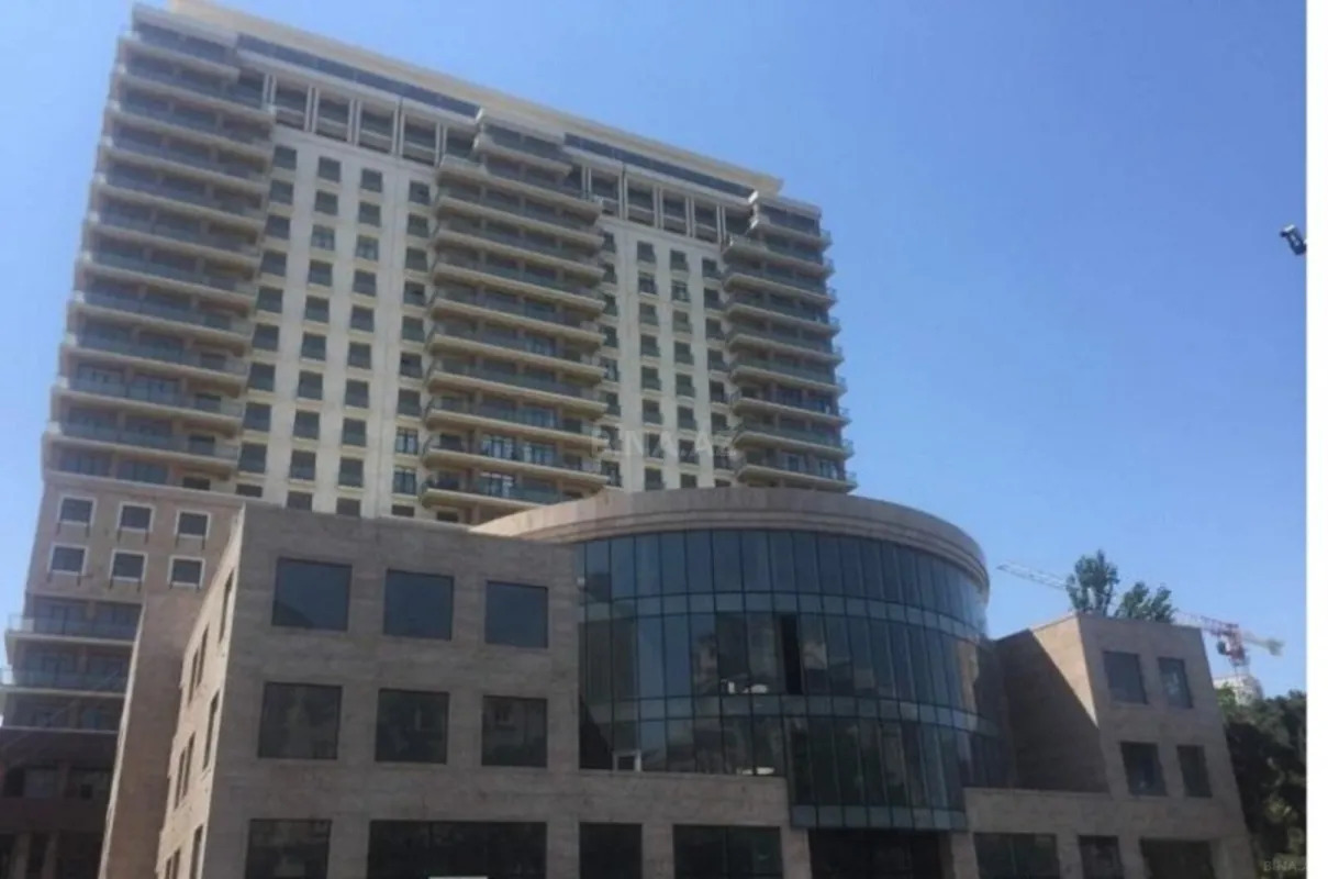 Kirayə verilir 4 otaqlı mənzil 200 m²