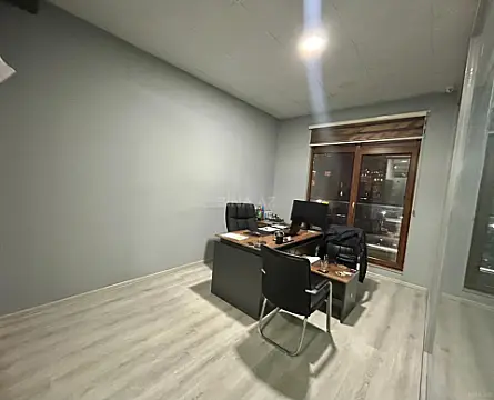 Satılır 6 otaqlı ofis 130 m²