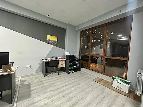 Satılır 6 otaqlı ofis 130 m²