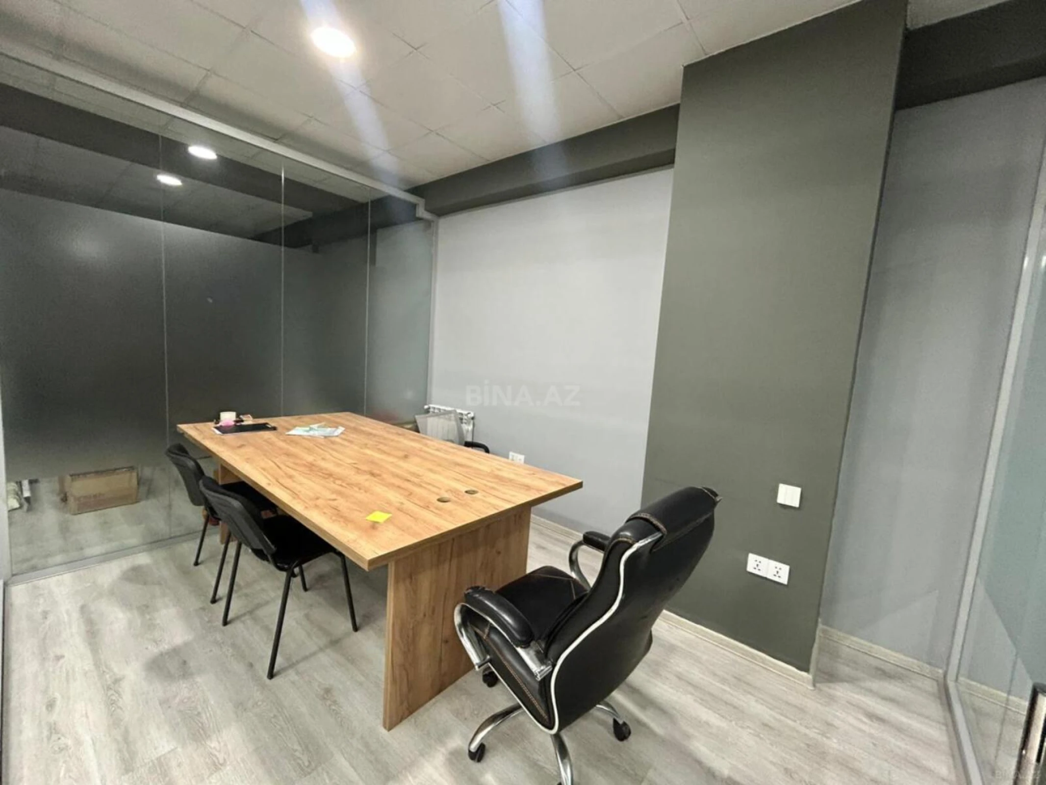 Satılır 6 otaqlı ofis 130 m²