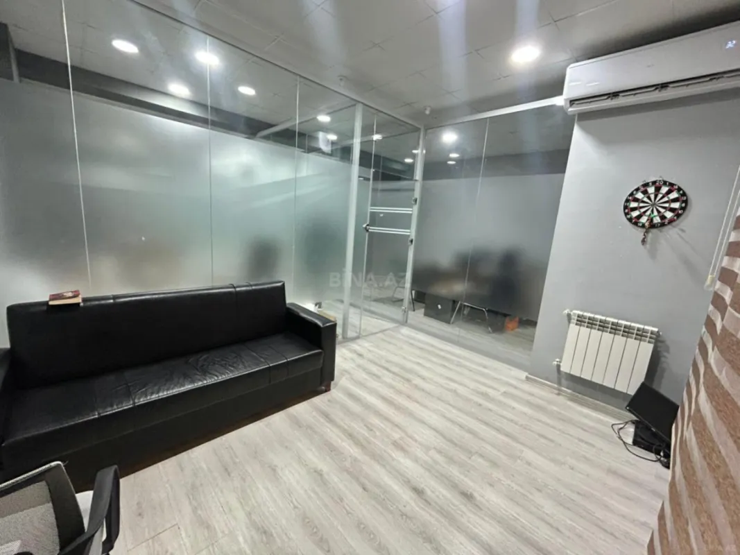 Satılır 6 otaqlı ofis 130 m²