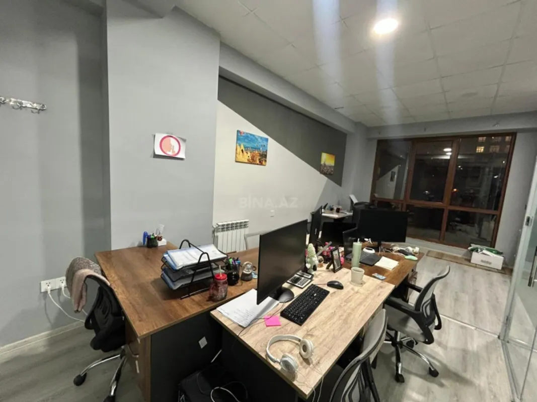 Satılır 6 otaqlı ofis 130 m²