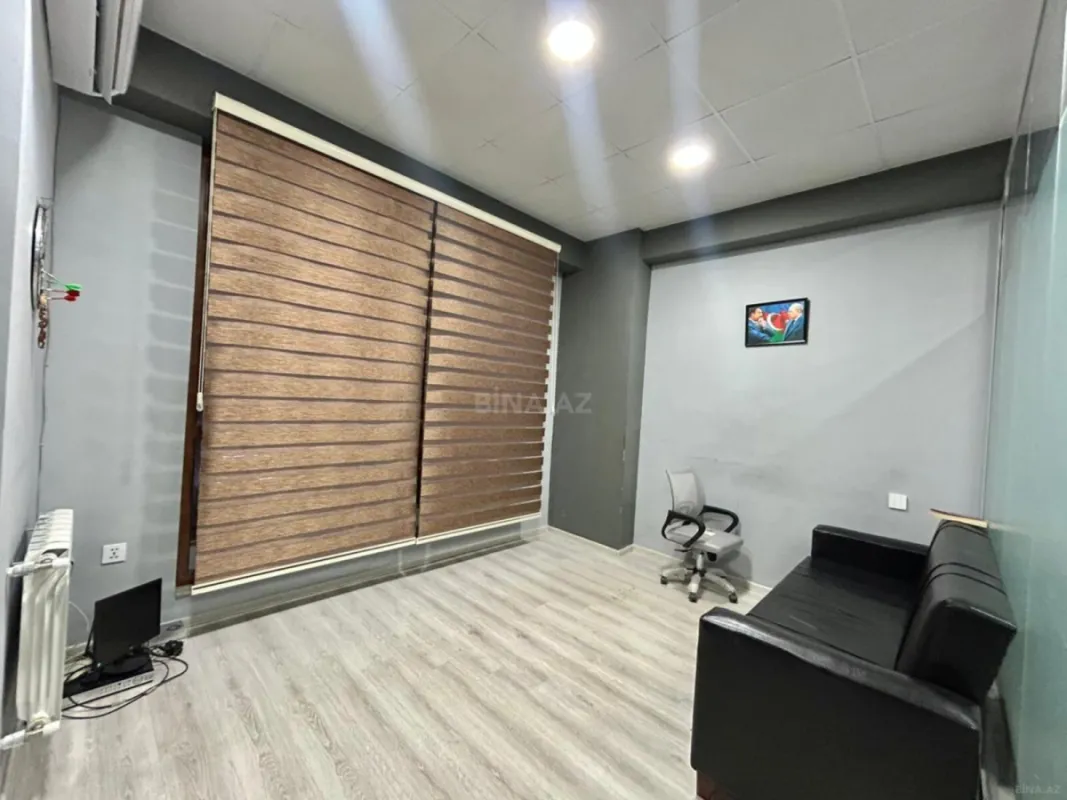 Satılır 6 otaqlı ofis 130 m²