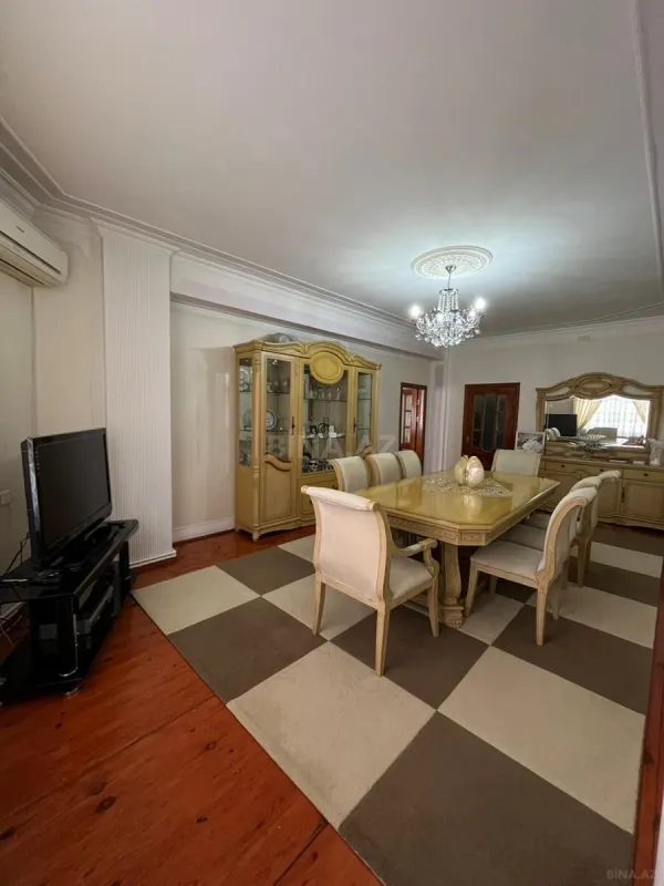 Satılır 4 otaqlı mənzil 142 m²