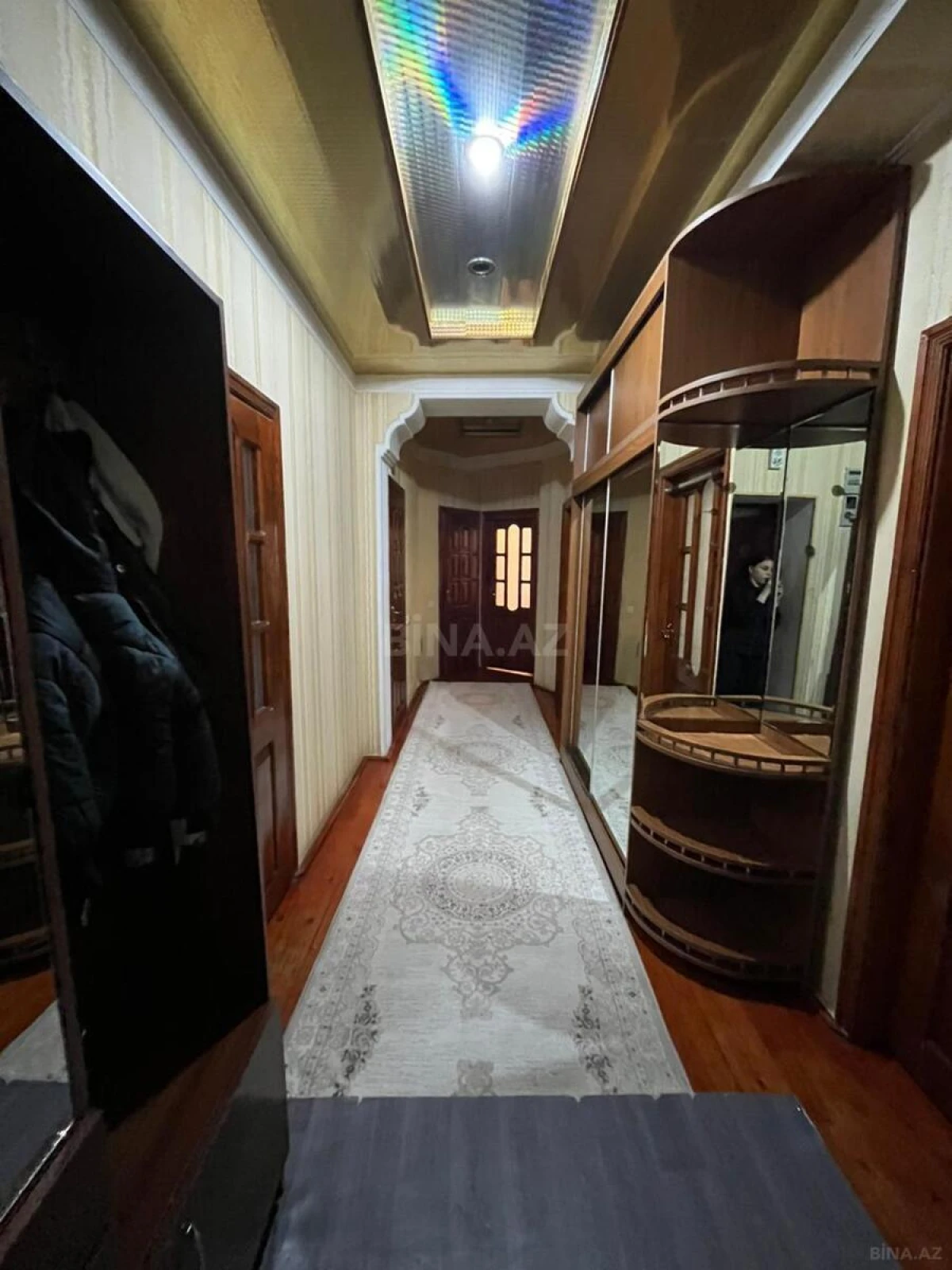 Satılır 4 otaqlı mənzil 142 m²