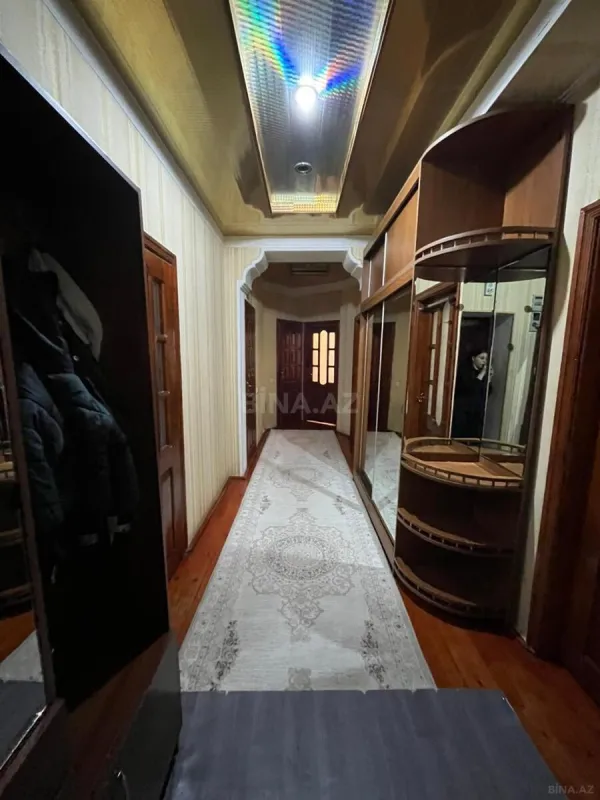 Satılır 4 otaqlı mənzil 142 m²