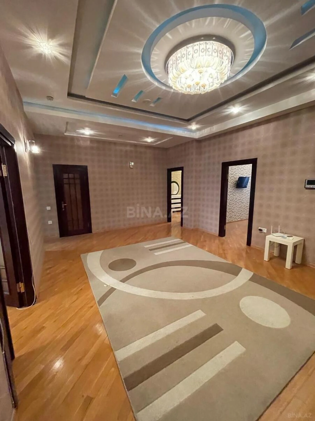 Kirayə verilir 3 otaqlı mənzil 150 m²