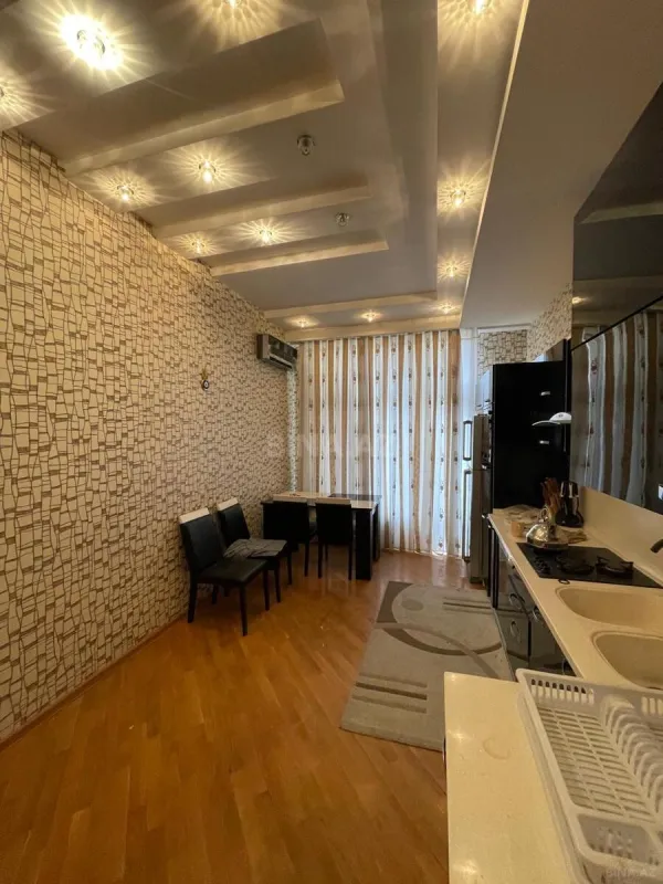 Kirayə verilir 3 otaqlı mənzil 150 m²