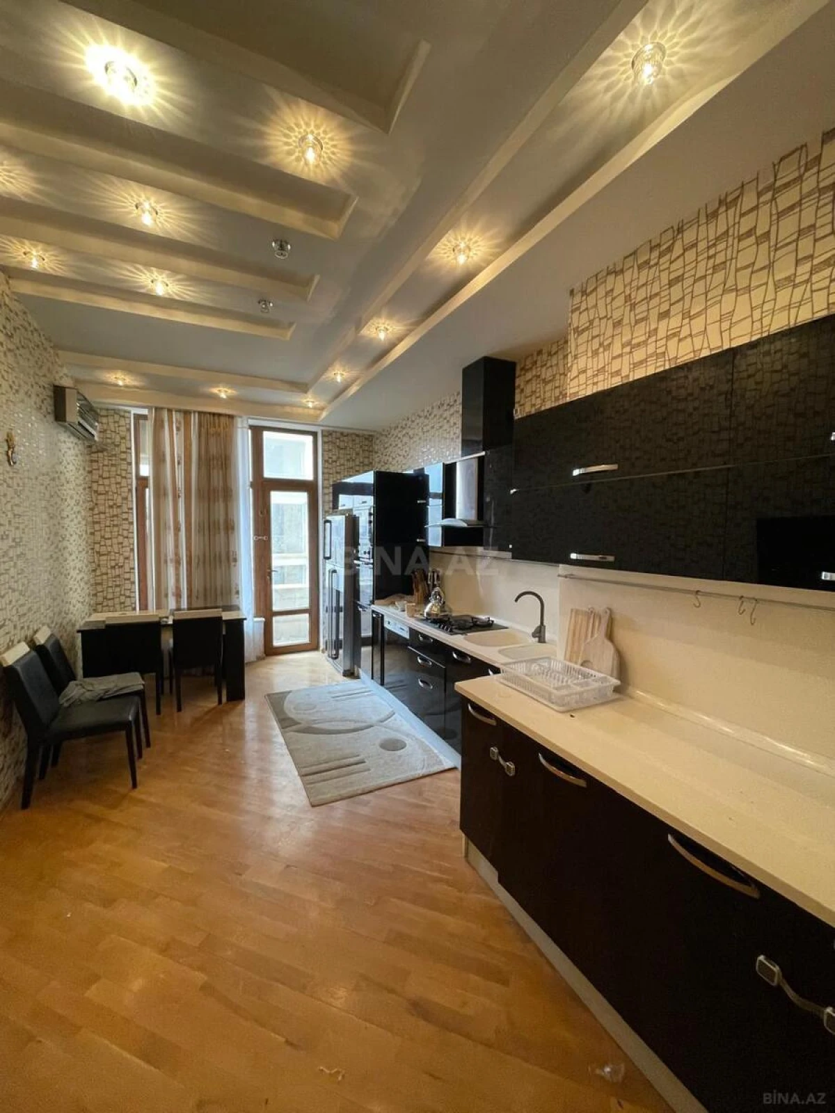 Kirayə verilir 3 otaqlı mənzil 150 m²
